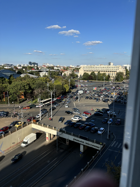 Piata Victoriei, bloc Spring time